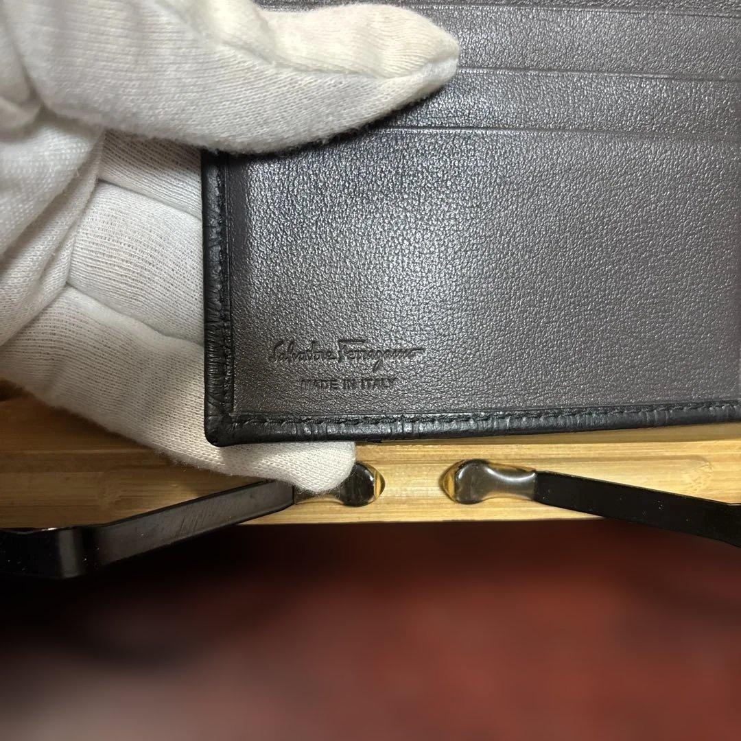 【値下げ交渉可】Salvatore Ferragamo 二つ折り財布