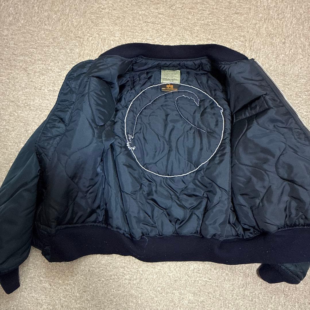 ALPHA 刺繍入りのMA1