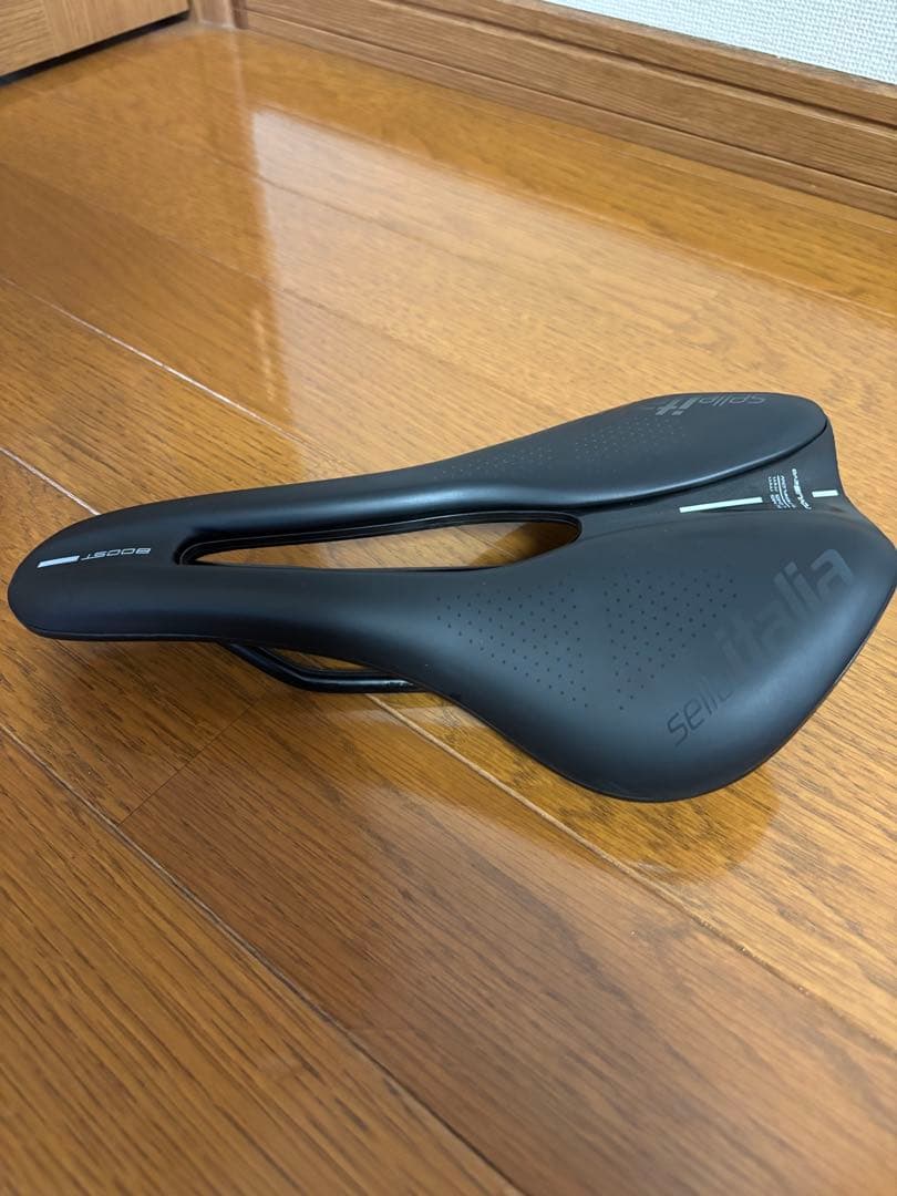 セライタリア　NOVUS BOOST EVO TM SUPERFLOW サドル