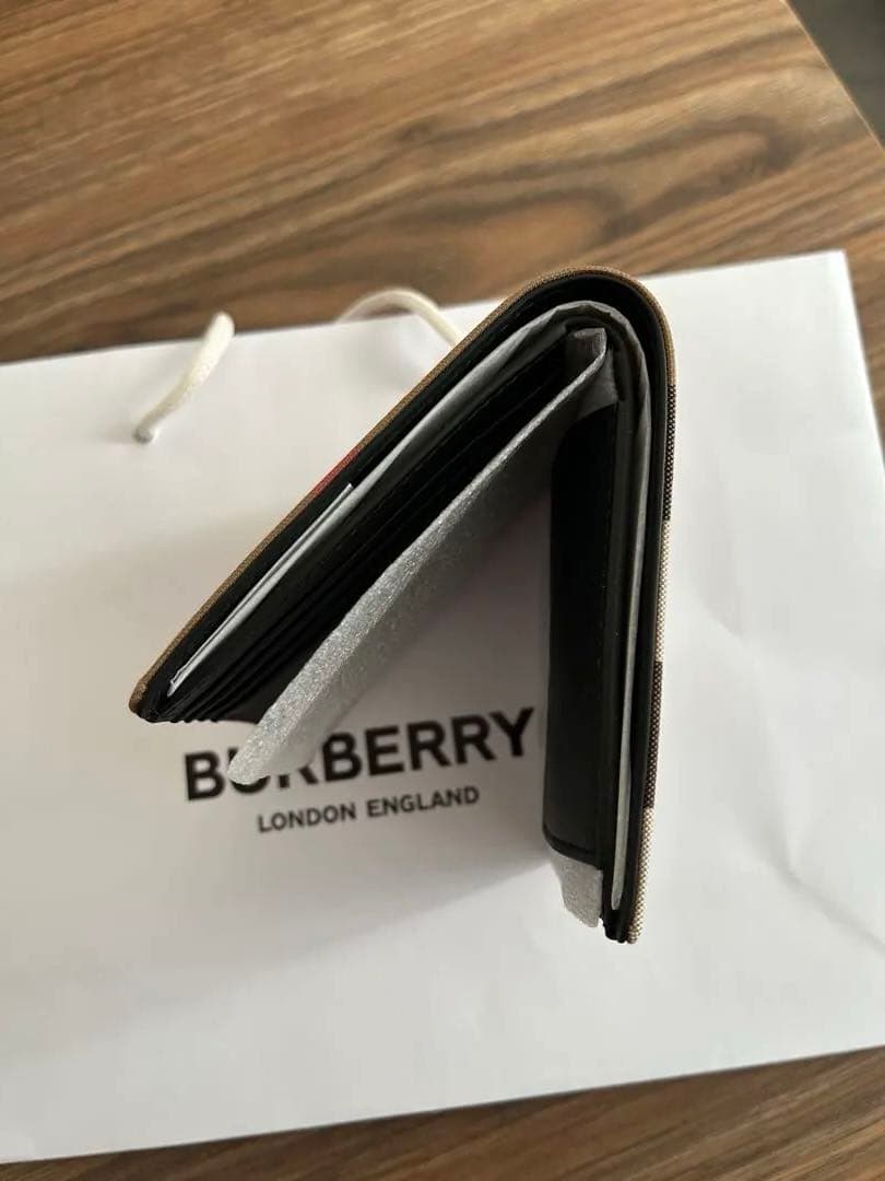 【みかんの花さま専用】バーバリー新品未使用 財布　メンズ　二つ折り