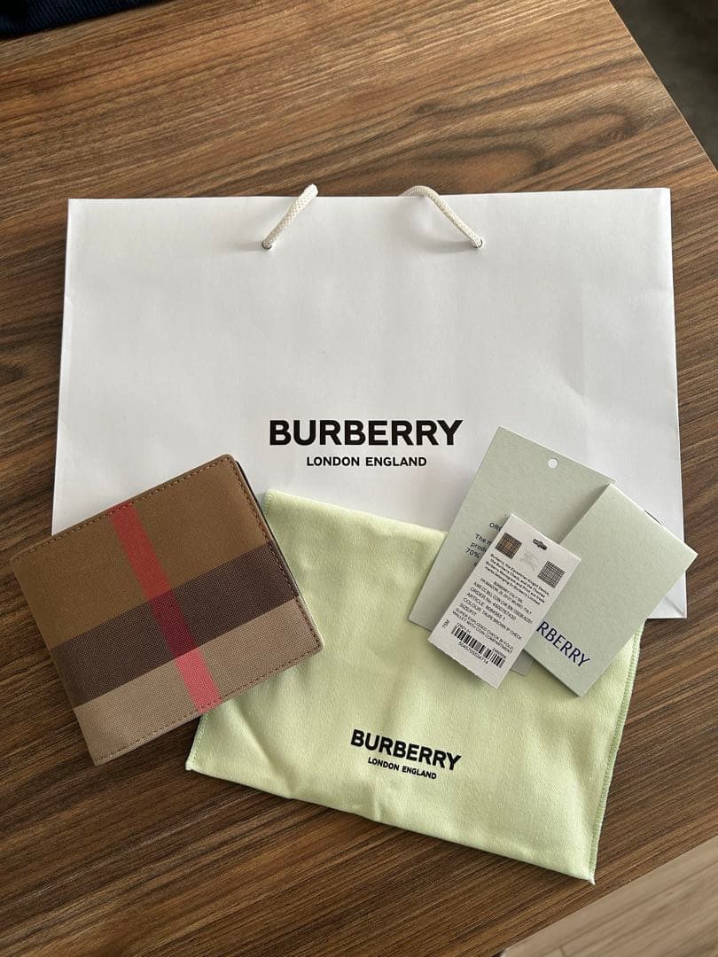 【みかんの花さま専用】バーバリー新品未使用 財布　メンズ　二つ折り