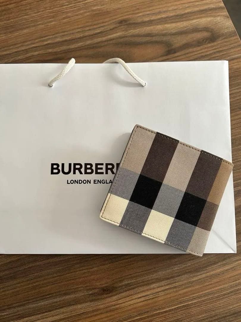 【みかんの花さま専用】バーバリー新品未使用 財布　メンズ　二つ折り
