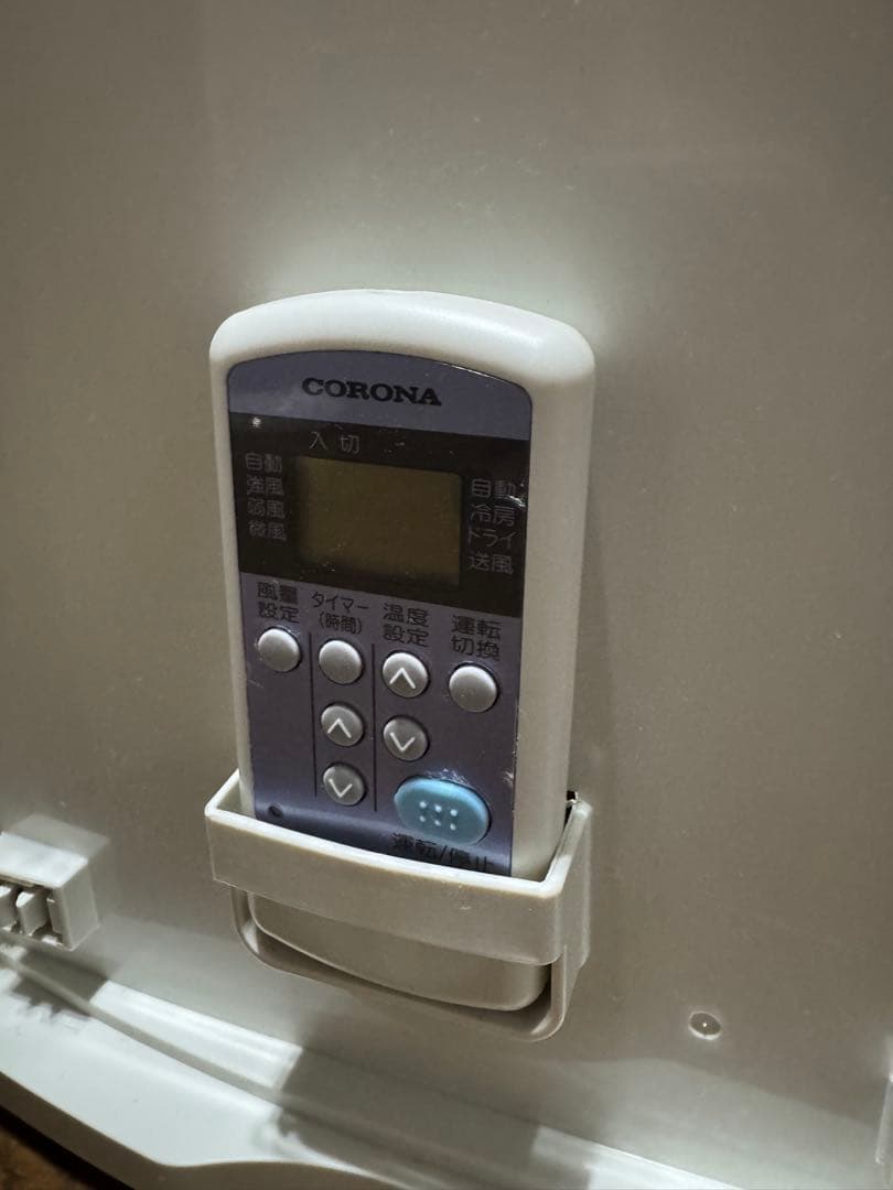 コロナルームエアコン　2022年製　窓用エアコン ホワイト スリムデザイン