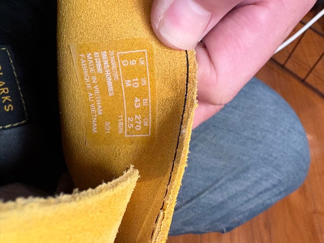 CLARKS Desert Jamaicaイエロースエードブーツ