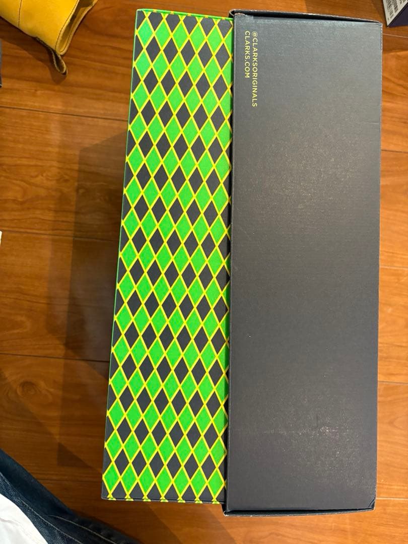 CLARKS Desert Jamaicaイエロースエードブーツ