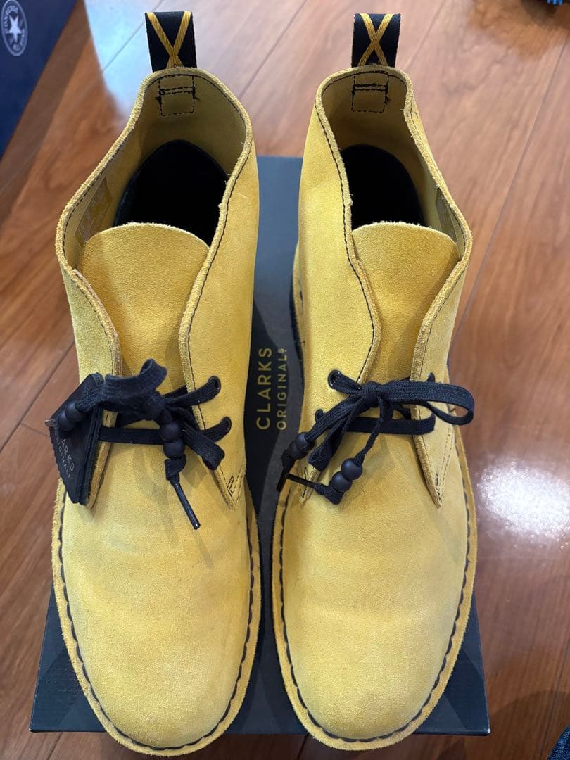 CLARKS Desert Jamaicaイエロースエードブーツ