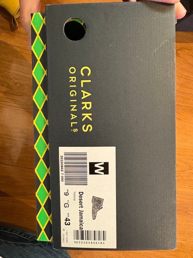 CLARKS Desert Jamaicaイエロースエードブーツ