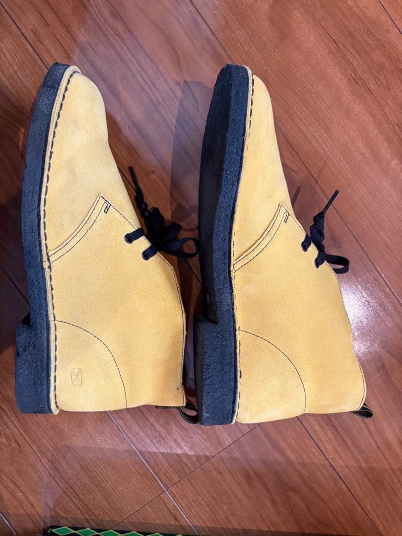 CLARKS Desert Jamaicaイエロースエードブーツ