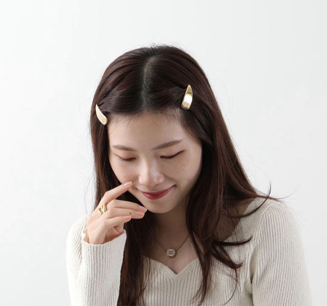 2025SS miumiu エナメルメタル ヘアクリップ 2個セットピンク