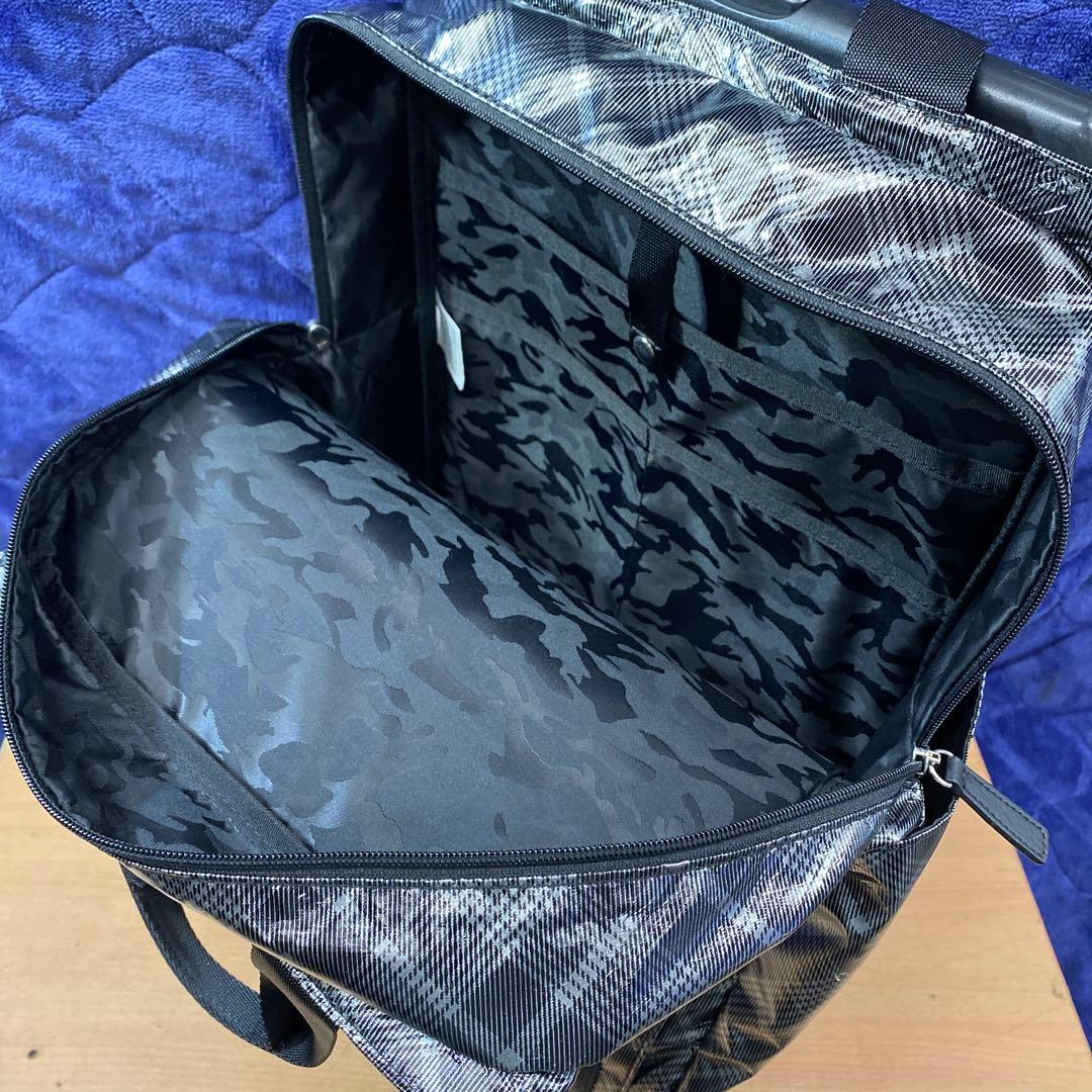 道産子　　　　　　　　　　スワニー　四輪キャリーバッグ