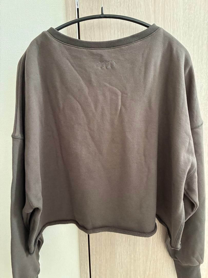 新品コンテconteクロップド プルオーバースウェット　オリーブ