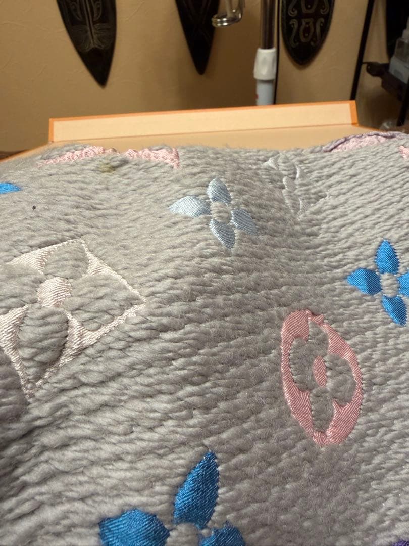 最終値下げ24時間★Louis Vuitton グレー 刺繍マフラー