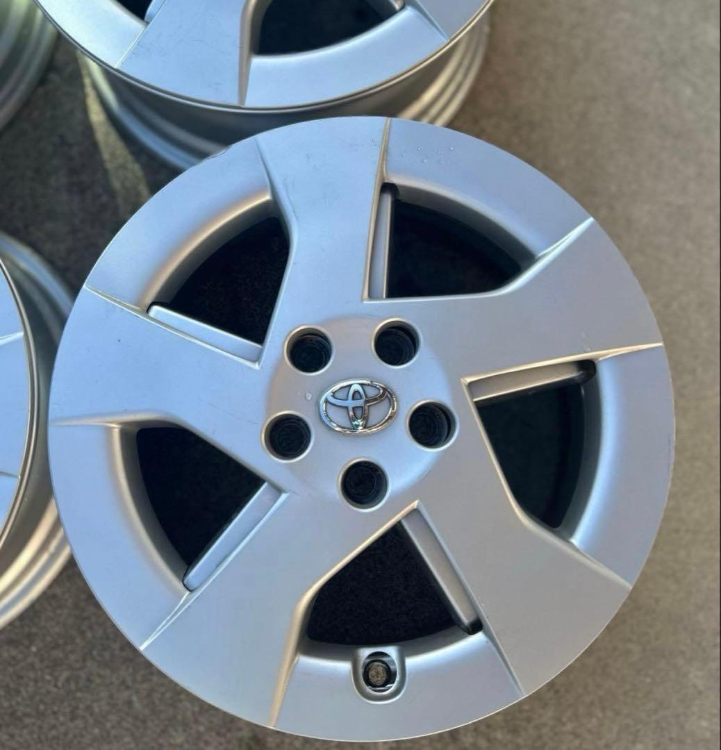 下の2枚。高額送料込み。トヨタ30プリウス純正中古15インチ。