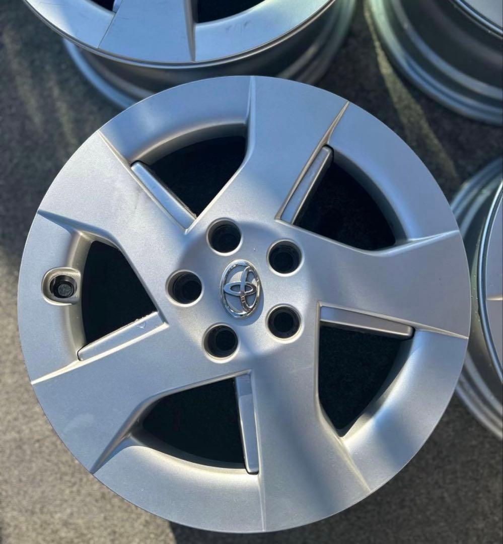 下の2枚。高額送料込み。トヨタ30プリウス純正中古15インチ。