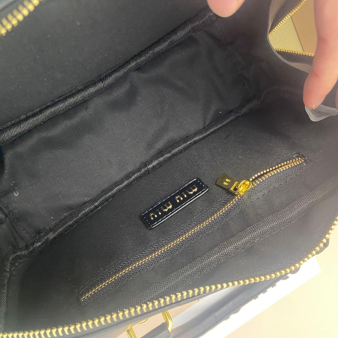 MIU MIU（ミュウミュウ）ブラックキルティングデザインショルダーバッグ