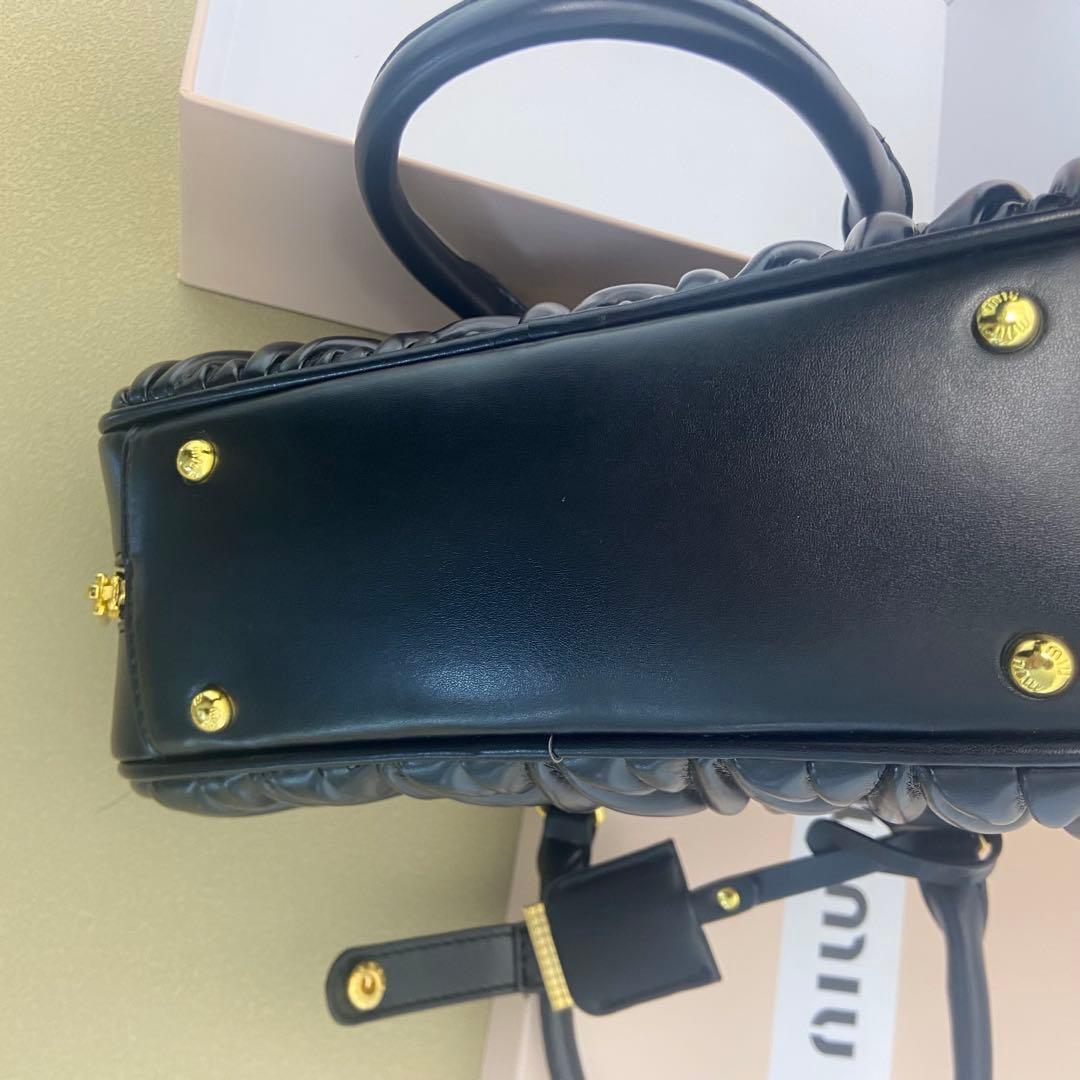 MIU MIU（ミュウミュウ）ブラックキルティングデザインショルダーバッグ