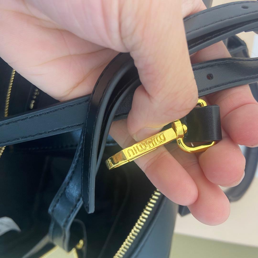 MIU MIU（ミュウミュウ）ブラックキルティングデザインショルダーバッグ