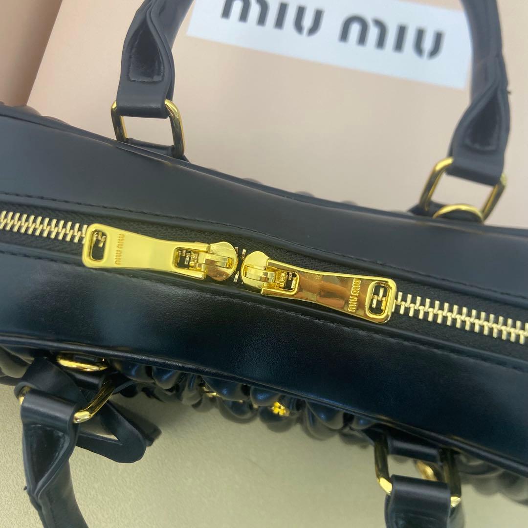 MIU MIU（ミュウミュウ）ブラックキルティングデザインショルダーバッグ