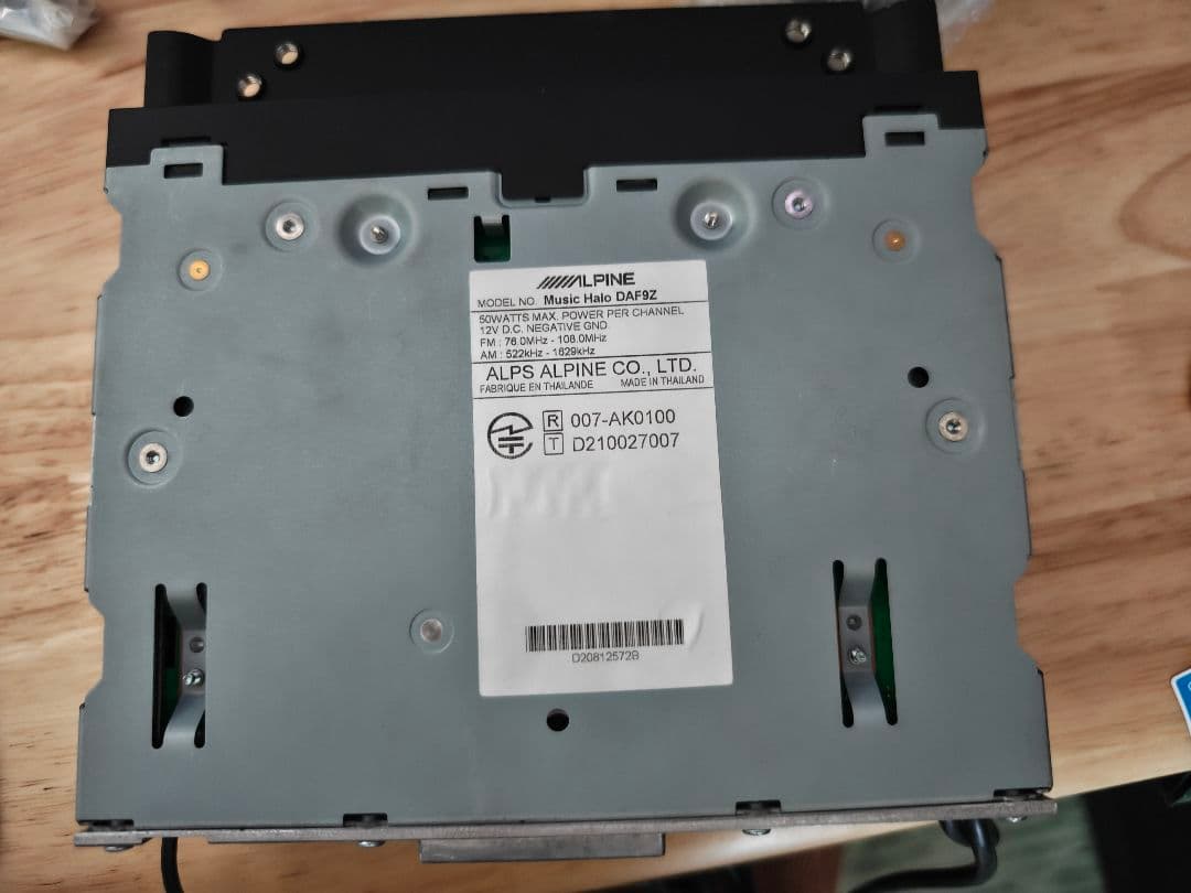 ALPINE DAF9Z ディスプレイオーディオ本体