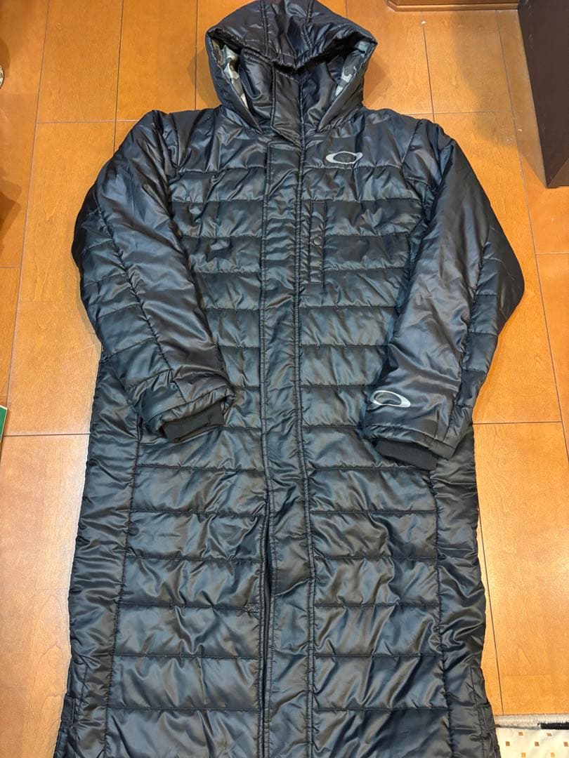 美品　oakleyオークリー　ロング　ベンチコート　防寒　黒/迷彩　人気