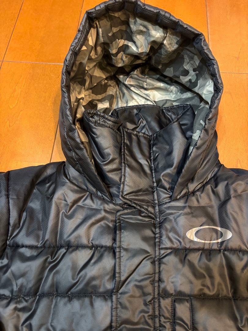 美品　oakleyオークリー　ロング　ベンチコート　防寒　黒/迷彩　人気