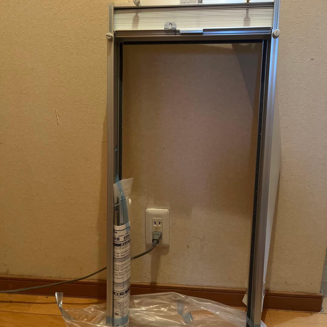 コロナ窓用エアコンの窓枠のみ