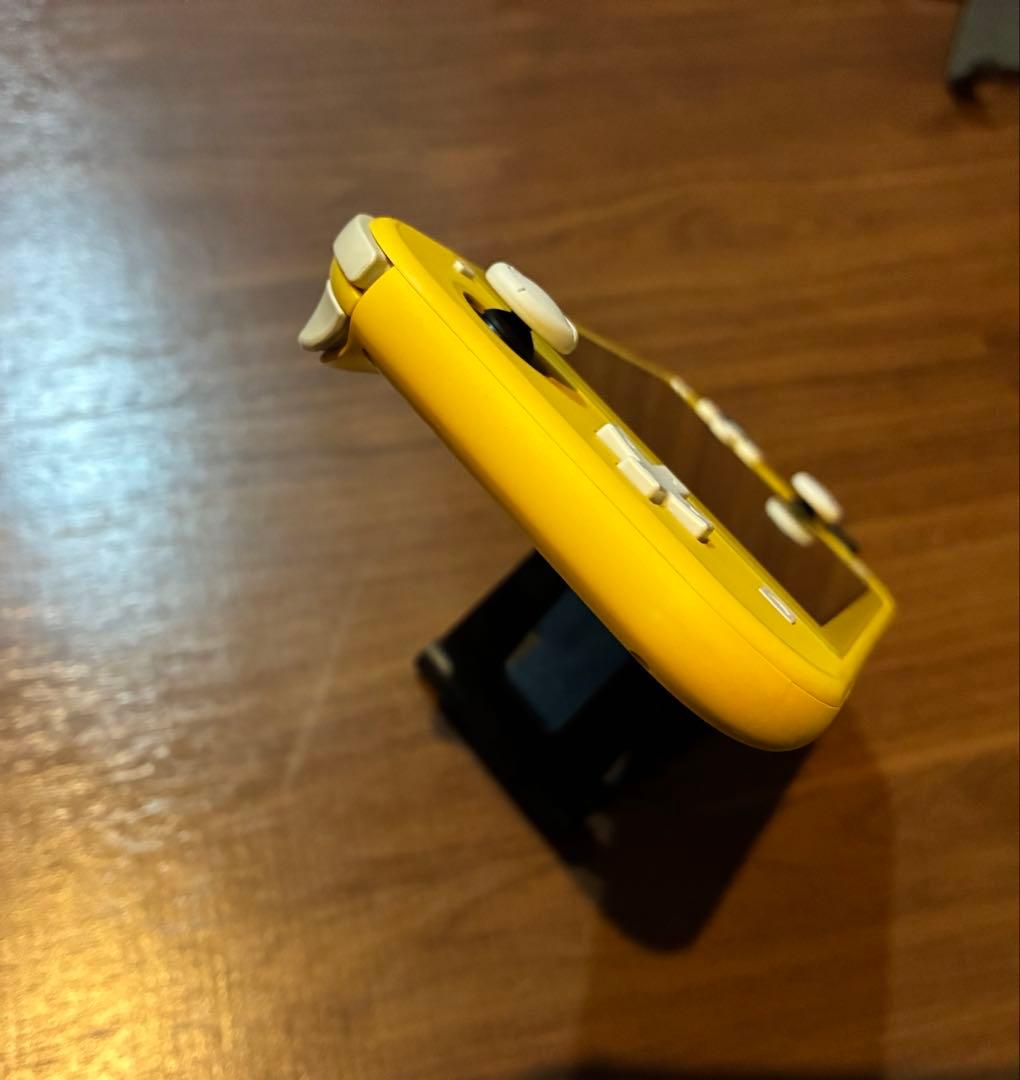 Nintendo Switch Lite イエロー　箱あり　おまけ付き