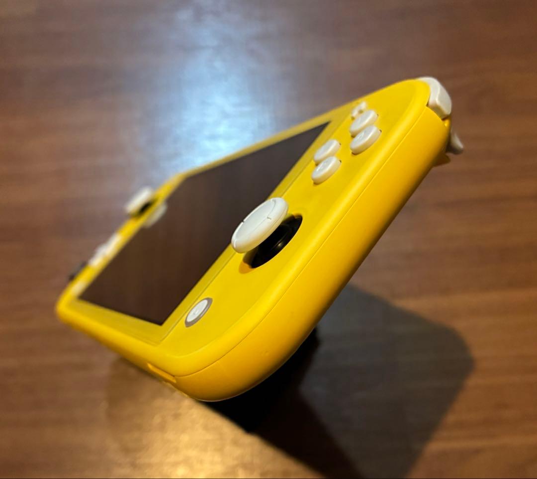 Nintendo Switch Lite イエロー　箱あり　おまけ付き