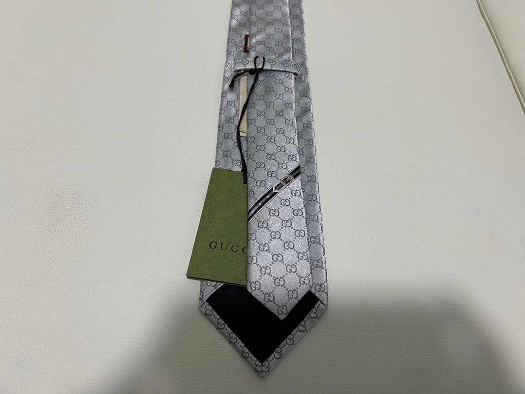 GUCCI シルバー ネクタイ新品タグ付き（未使用超美品）
