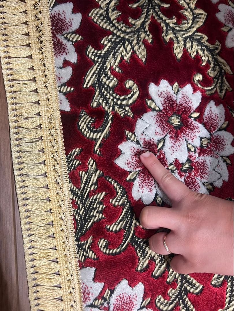 赤地 花柄 内装品 レース付き