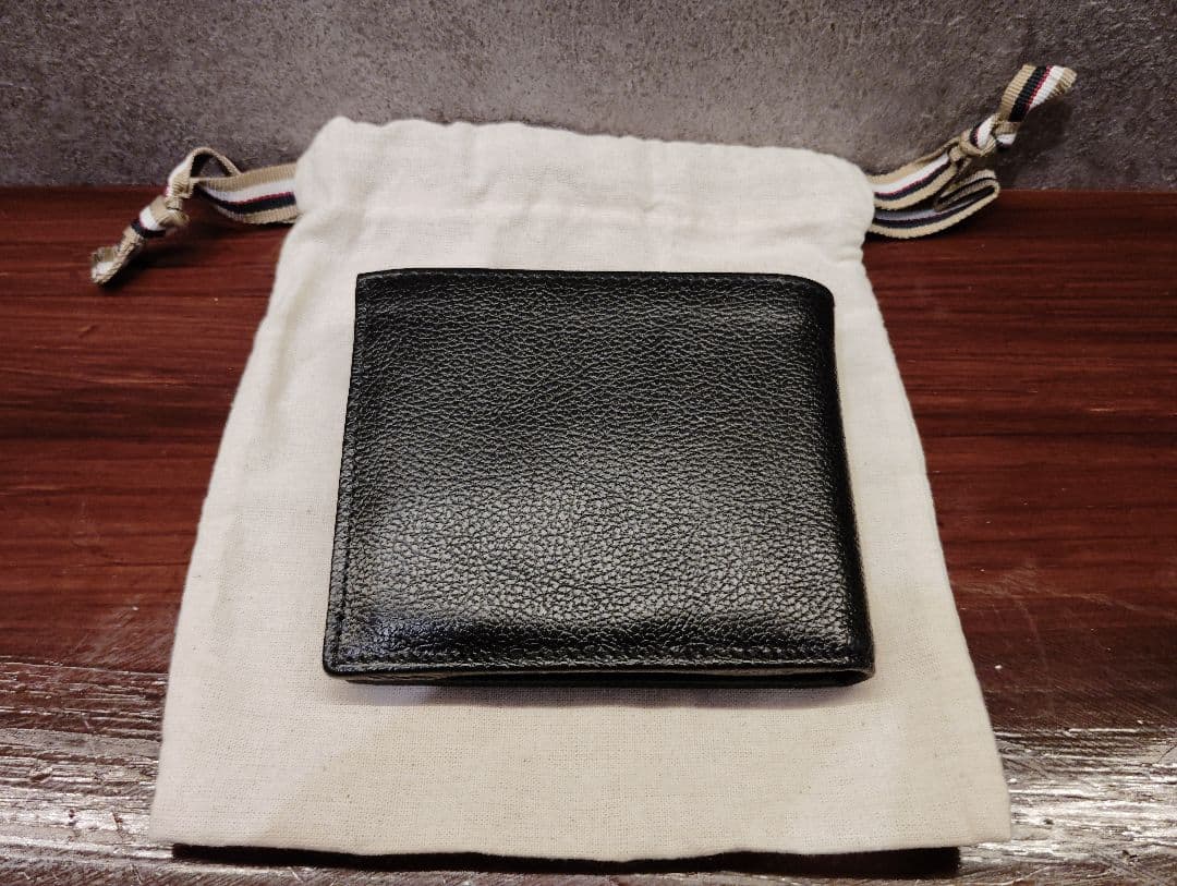 未使用　IL BISONTE　イルビゾンテ　ビックロゴ　2つ折り　ブラック　黒