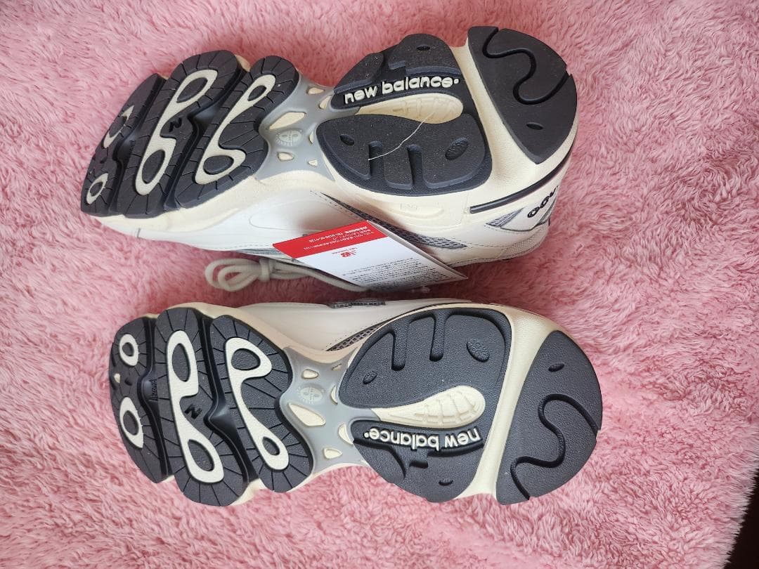 【最終値下げ]未使用 ニューバランス M1000MEW／スニーカー　(24cm)