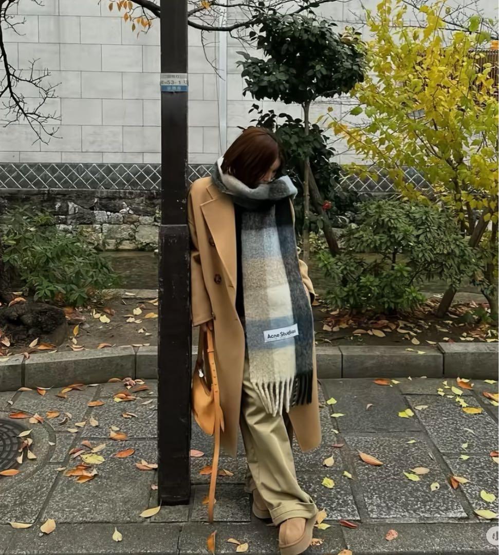Acne Studios チェック柄ブルーマフラー