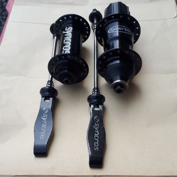 Syncros 前後ハブセットとクイックレバー