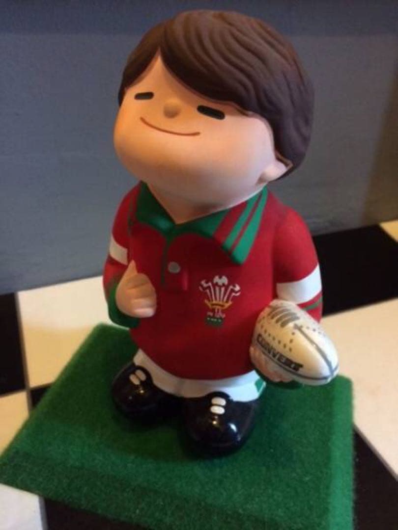 ラグビー　陶器製人形　ウェールズ代表　旧デザイン