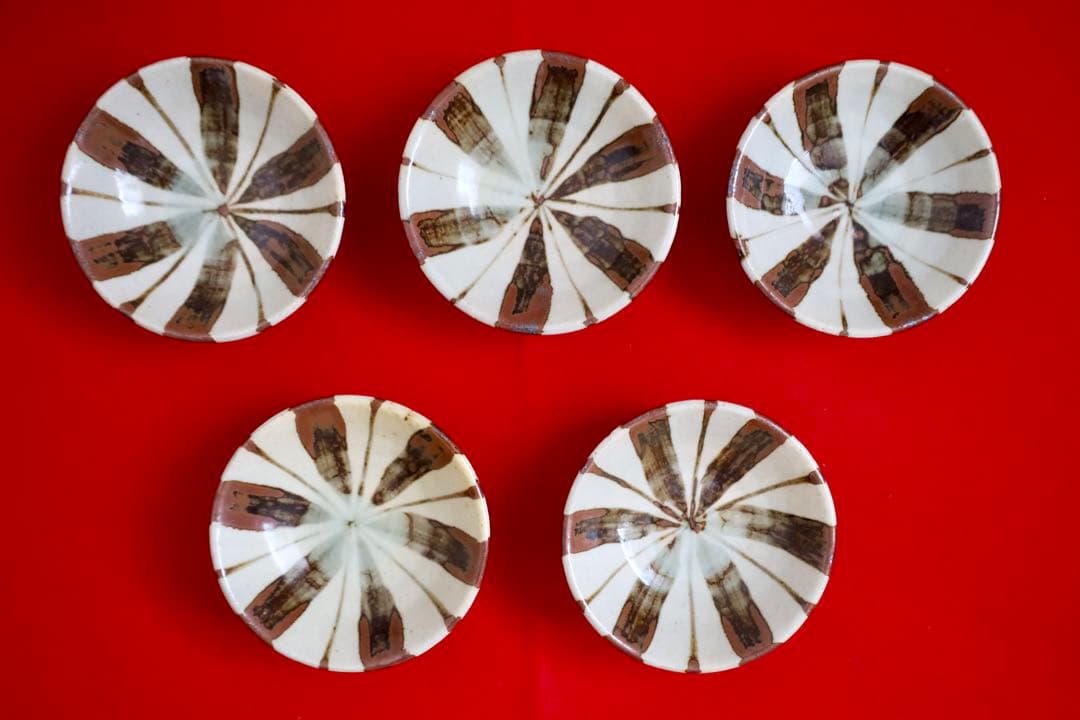 魯山人シリーズ【魯山人写しの器　鉄十草蓋椀揃　五客　寺田春栄　作】