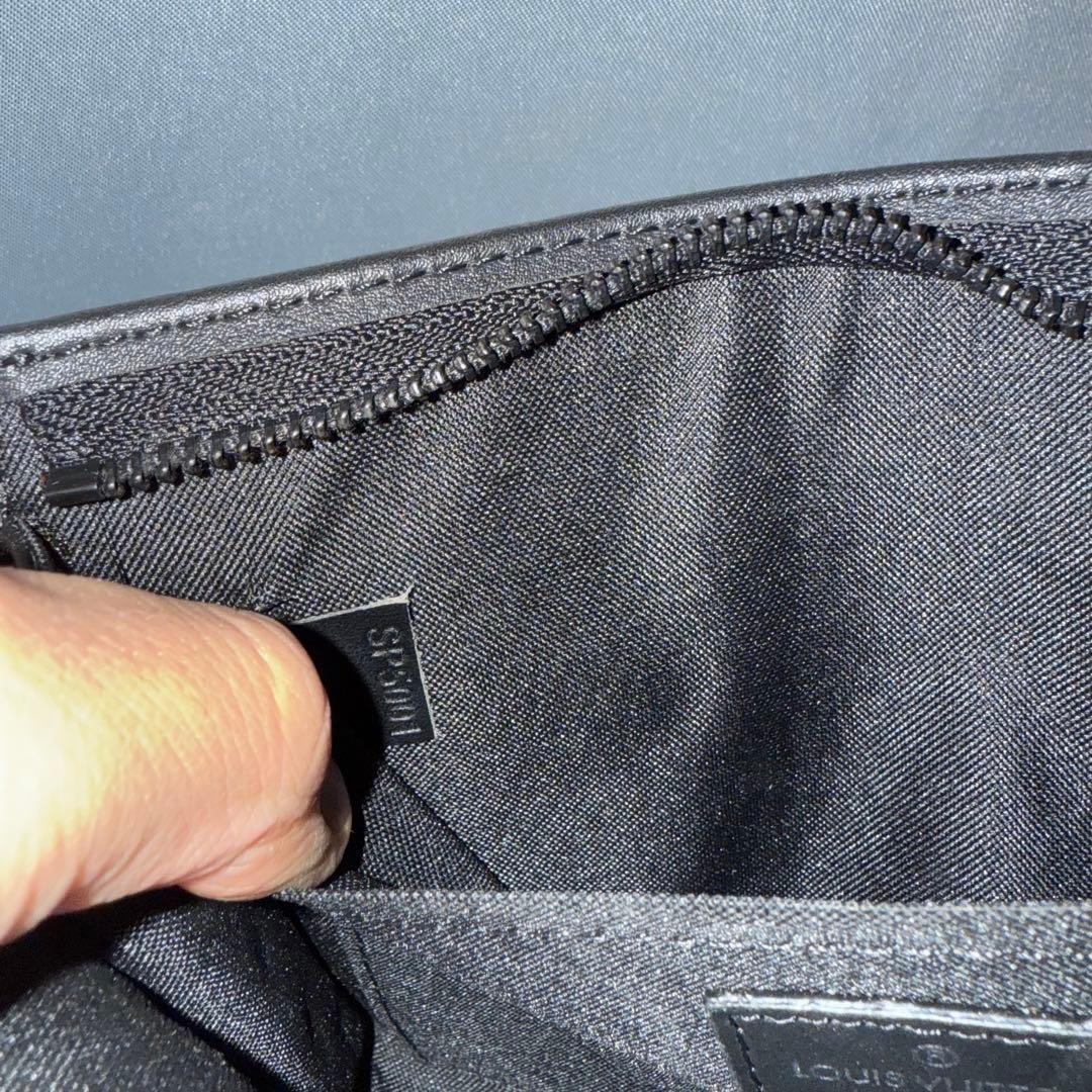 ルイ・ヴィトン　ガストン・ウェアラブルウォレット