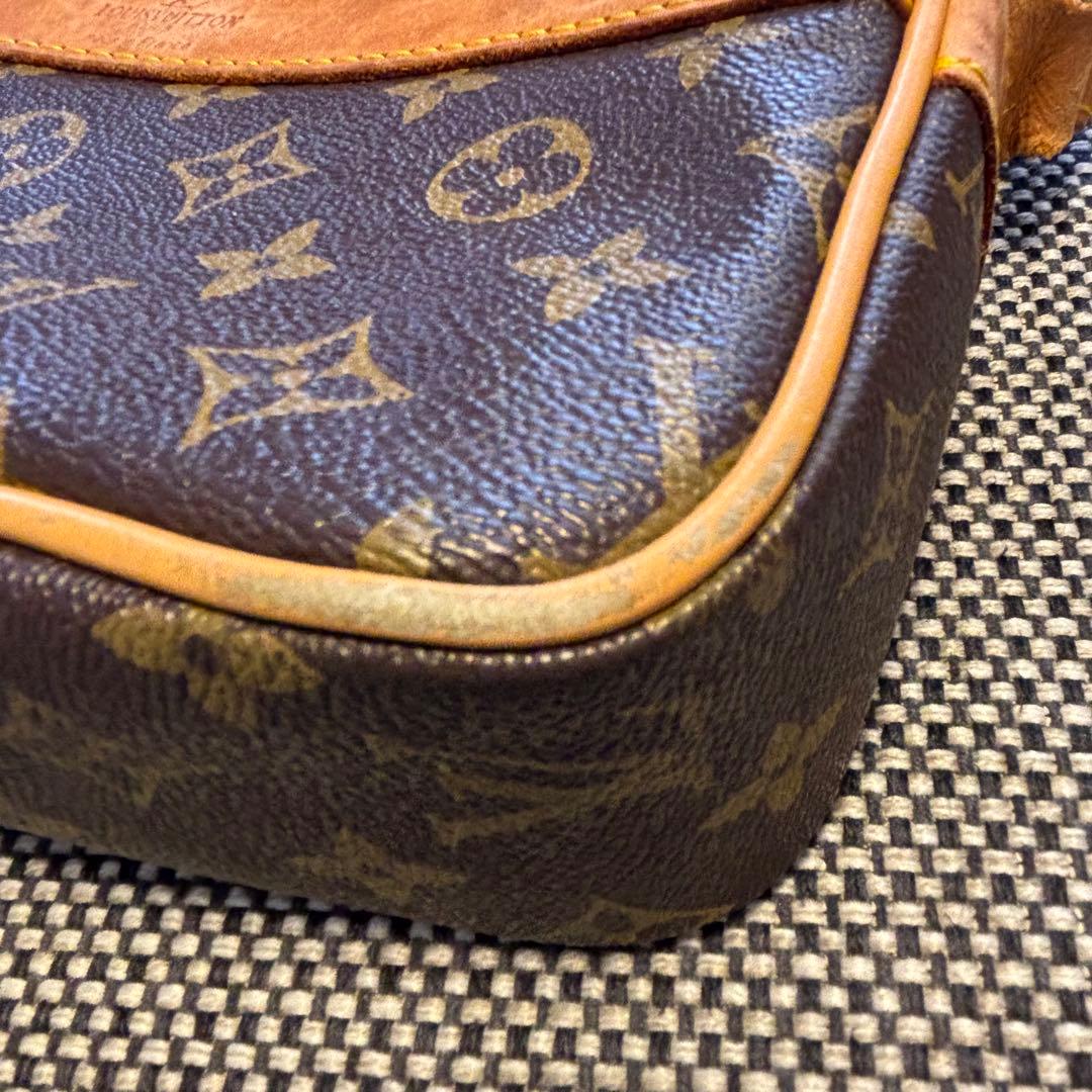 Louis Vuitton ルイ•ヴィトンモノグラム柄ショルダーバッグ