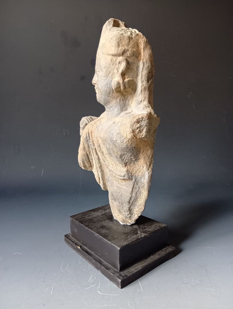 の*猫様 ガンダーラ・石仏/台座付き