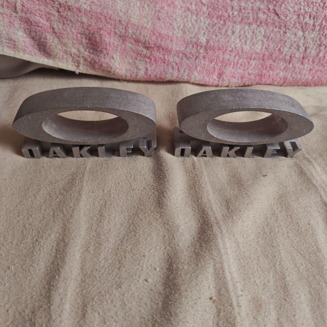 OAKLEY　アルミ　ディスプレイ　２個セット　非売品
