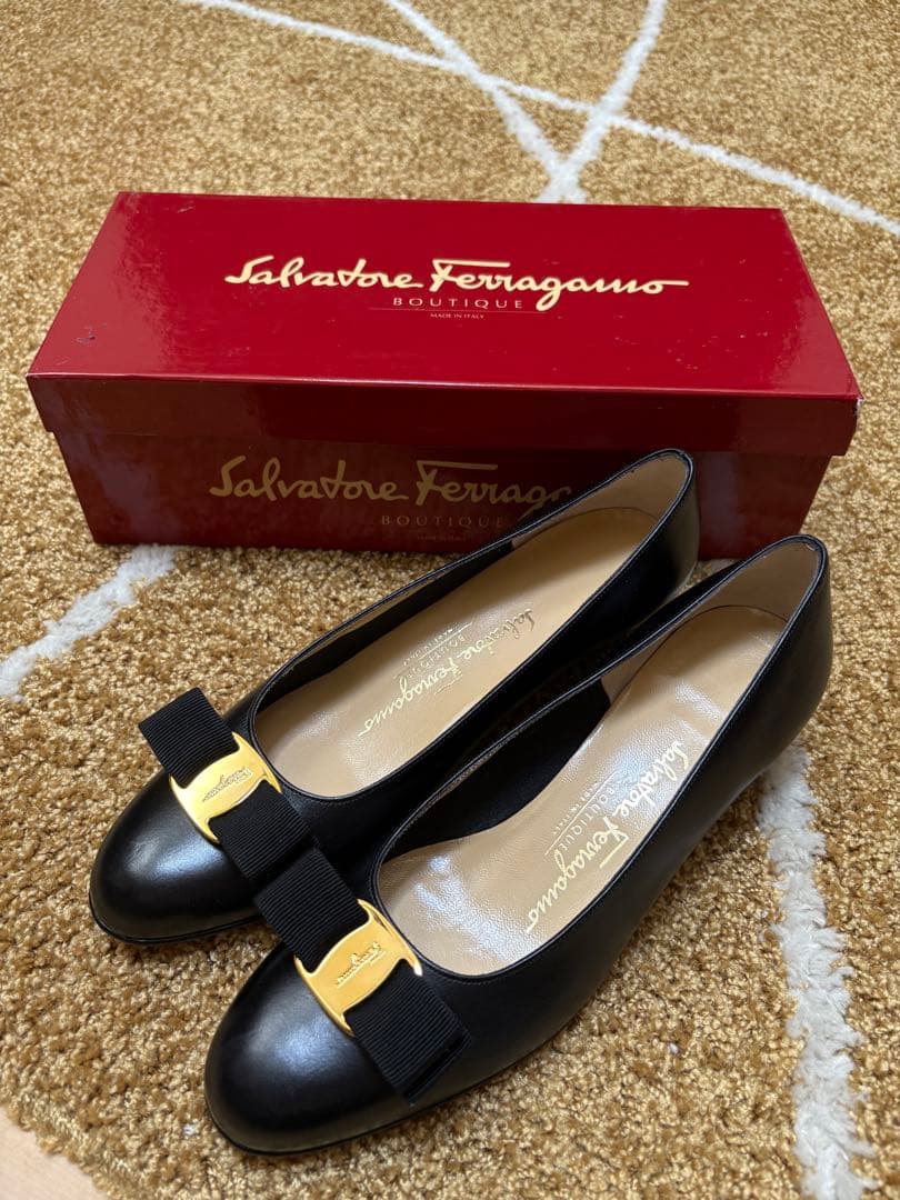 Salvatore Ferragamo ブラックバレエシューズ24.５センチ相当