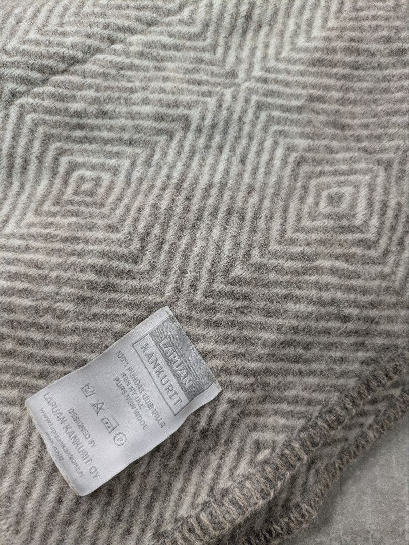 美品 【LAPUAN KANKURIT】 ビッグストール／グレー／ポケット付き