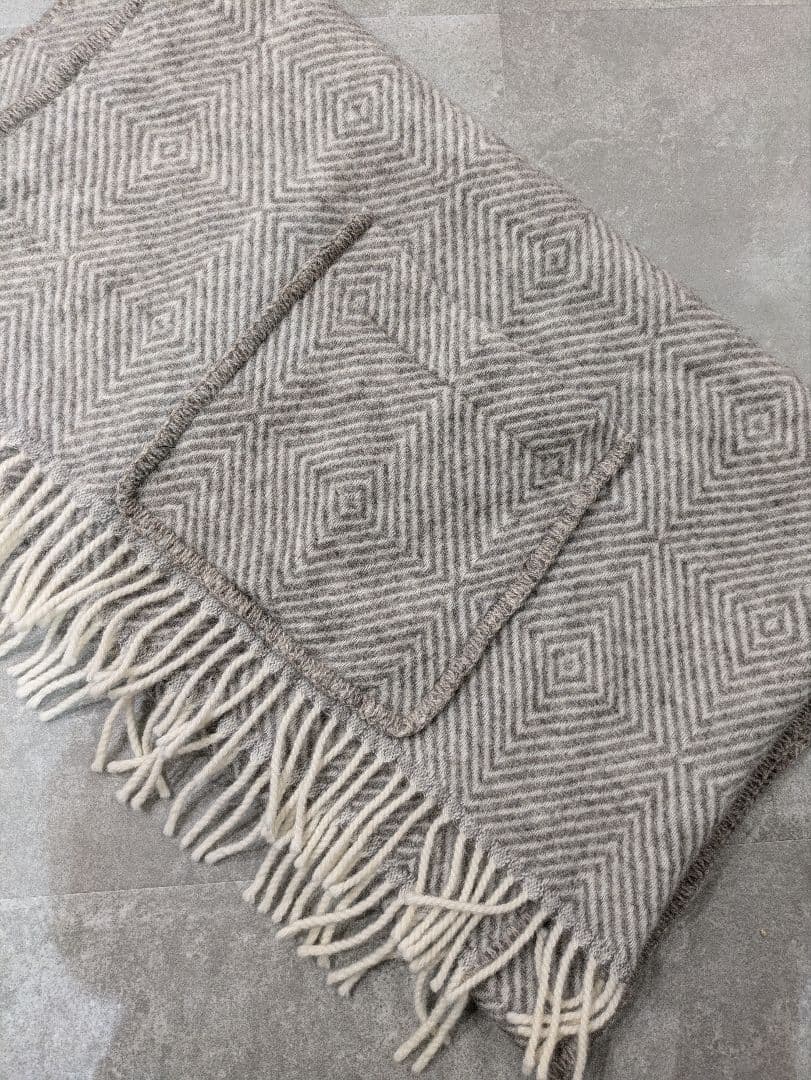 美品 【LAPUAN KANKURIT】 ビッグストール／グレー／ポケット付き