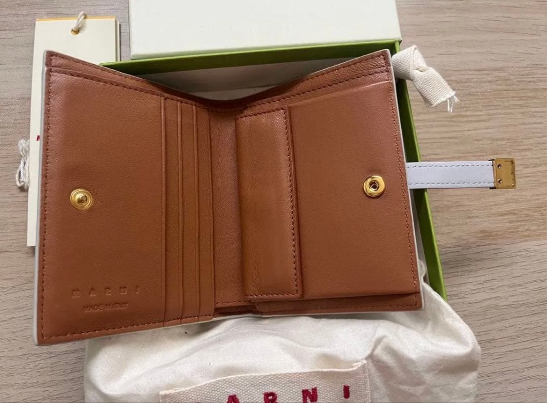 MARNI 二つ折り財布 ホワイト✖️キャメル