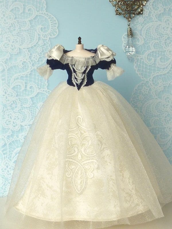 『ミュージカル♪エリザベート・私が踊る時』東宝版のドレス② トート閣下