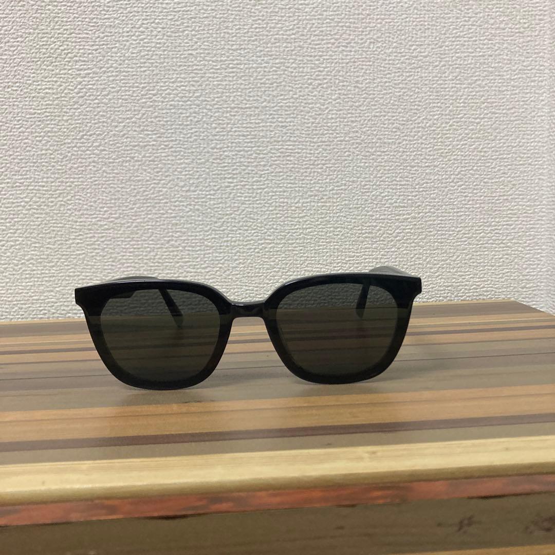 GENTLE MONSTER 。スクエアサングラス LILIT 。