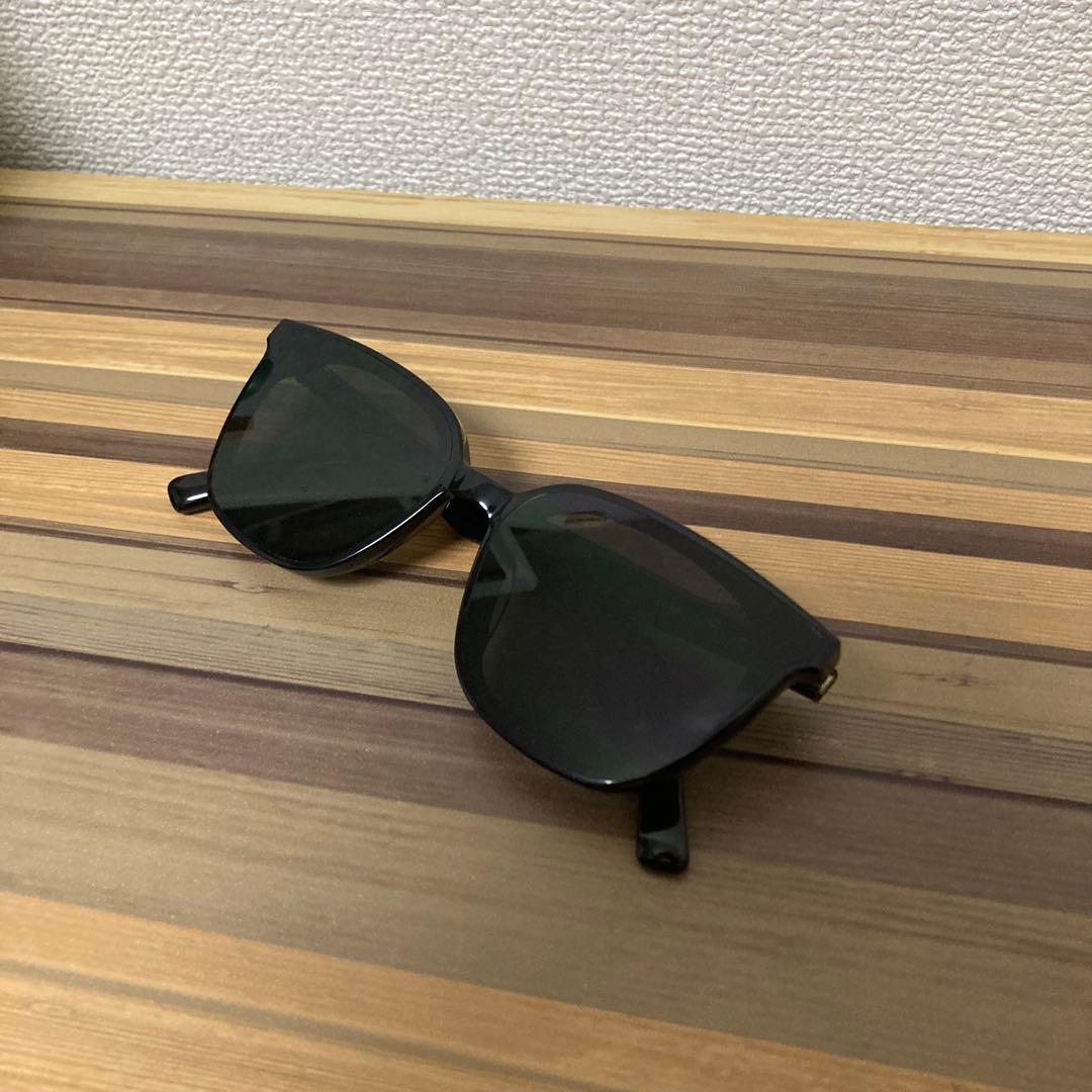 GENTLE MONSTER 。スクエアサングラス LILIT 。