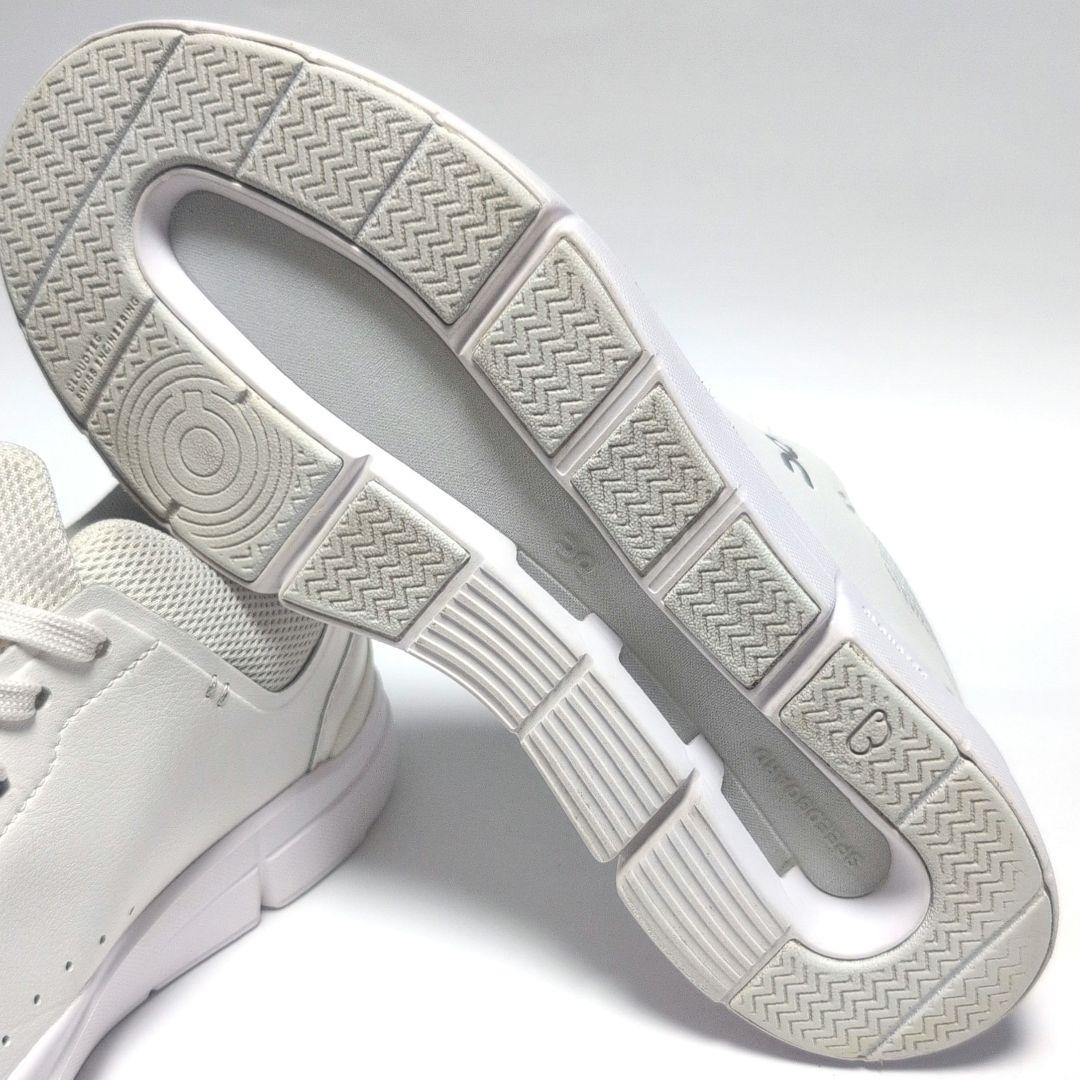 On THE ROGER Advantage 24.5cm レザースニーカー