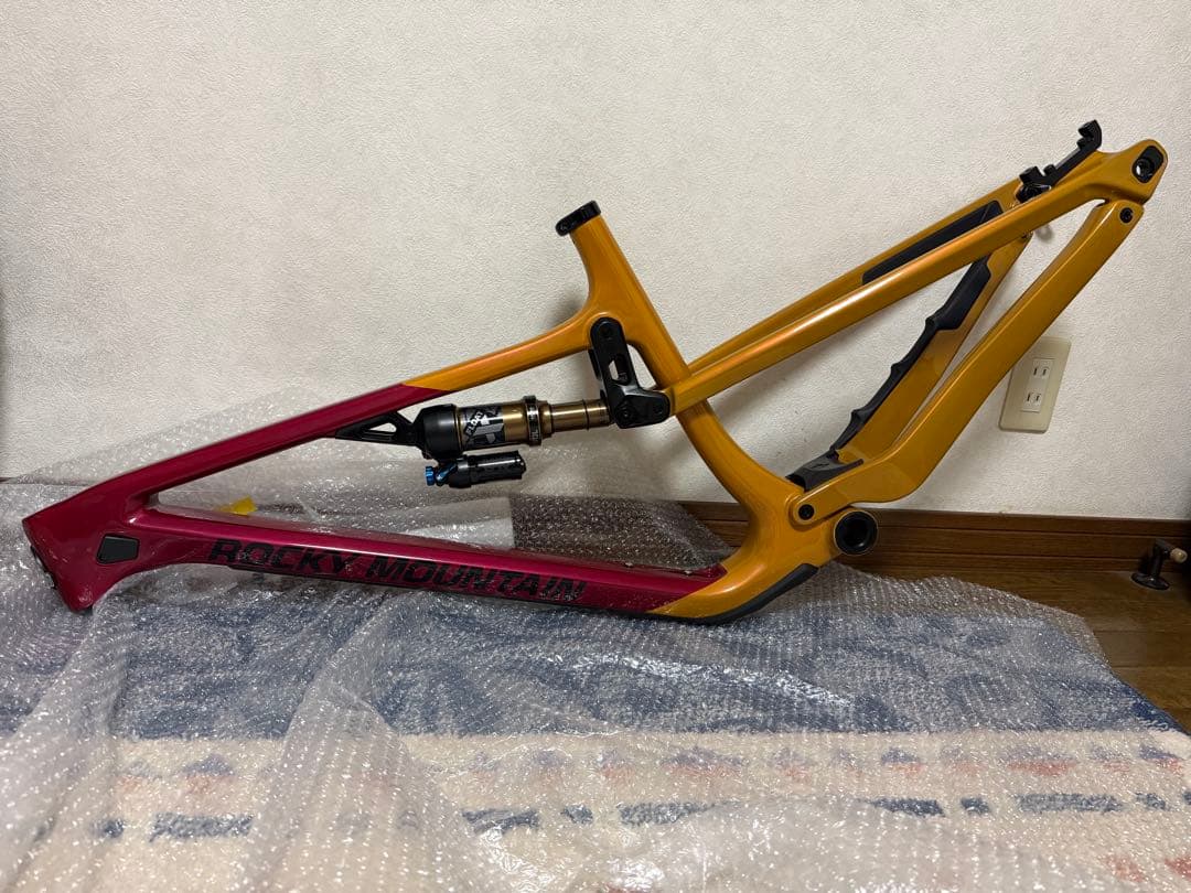 2022年製　Rocky mountain インスティンクト カーボン フレーム