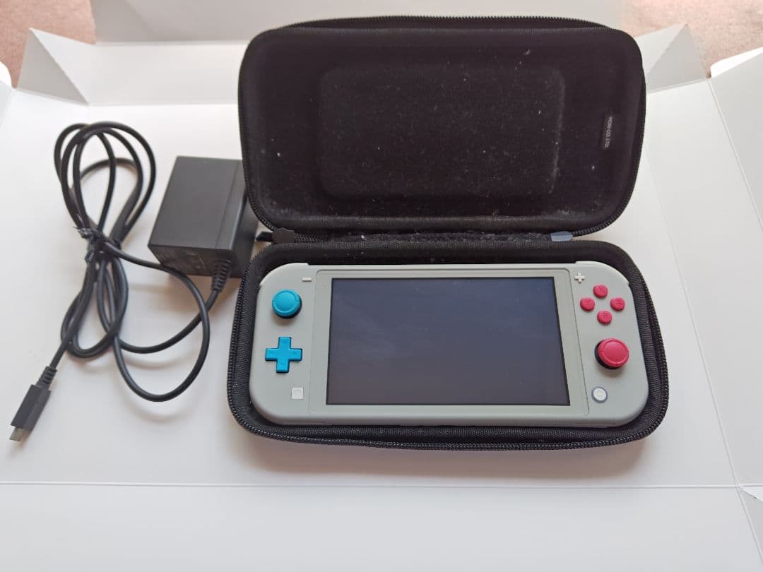 Nintendo Switch Lite ポケモンデザイン（充電器、カバー付き）